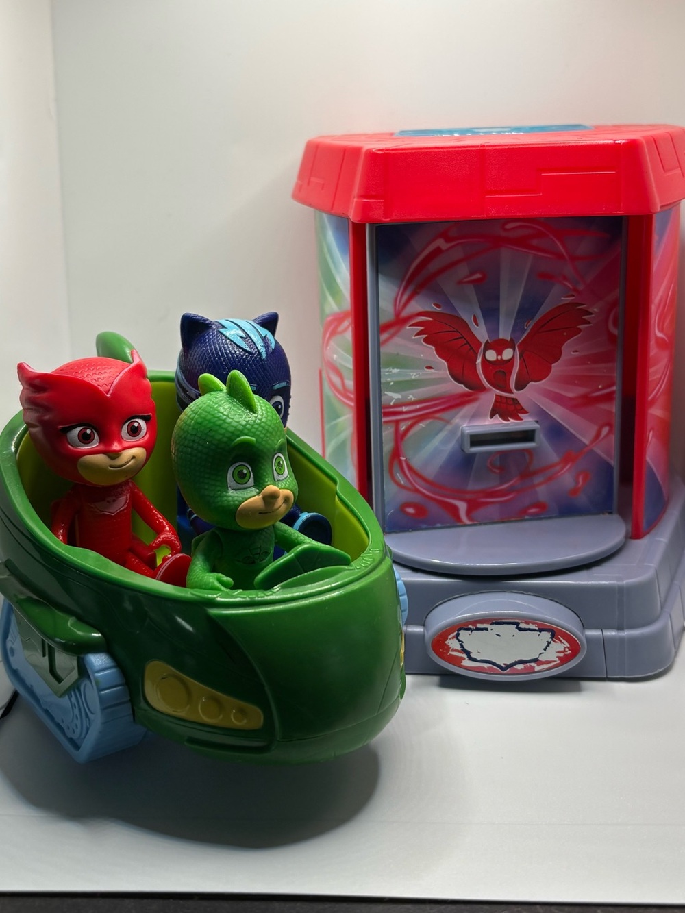 PJ Masks Gekko Mobile W/ Catboy Owlette and Gekko Figures & Transforming Chamber